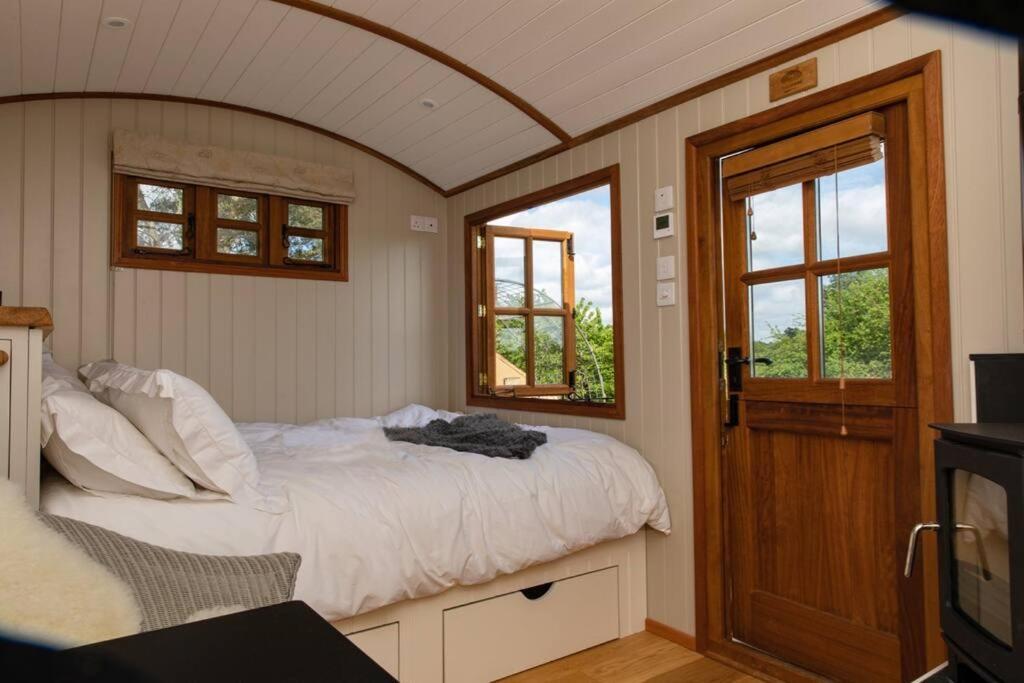 Luxury, Rural Shepherds Hut With Hot Tub Nr Bath 布里斯托 外观 照片