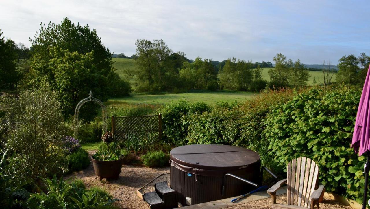 Luxury, Rural Shepherds Hut With Hot Tub Nr Bath 布里斯托 外观 照片